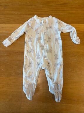 Old Navy 0-3M Bunny Print Footed One-Piece Pajamas